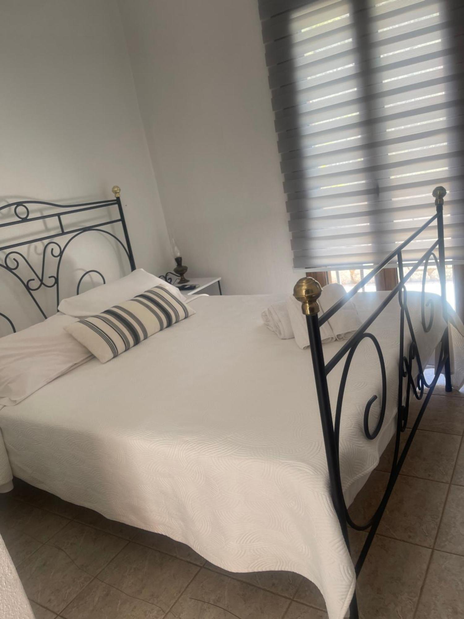 Bed & Breakfast Lithos By The Sea